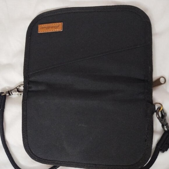 Eddie Bauer Connect Travel Wallet - Picture 2 of 3